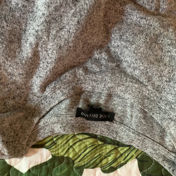 Super fun grey sweater with faux fur cuffs! Light and comfy! 18/20 Lane Bryant - Picture 6 of 12